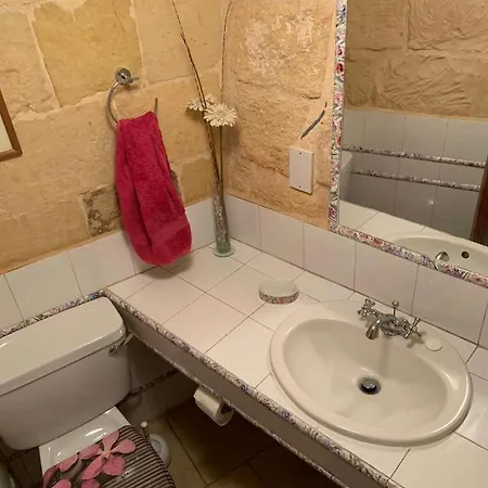 Guest house Traditional Maltese House In Centre Of Town 3*