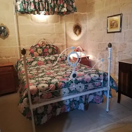 Guest house Traditional Maltese House In Centre Of Town 3*