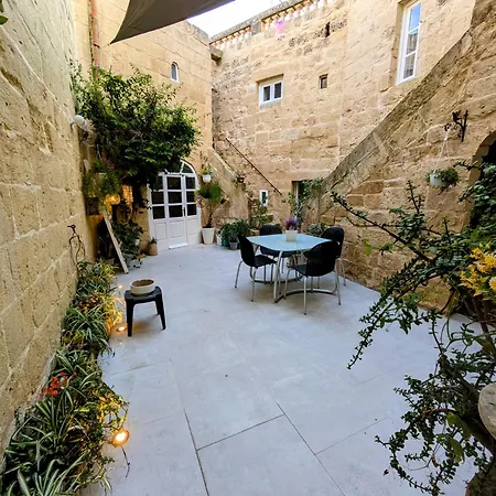 Traditional Maltese House In Centre Of Town 3*