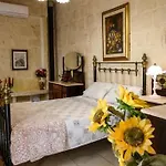 Gasthuis Traditional Maltese House In Centre Of Town