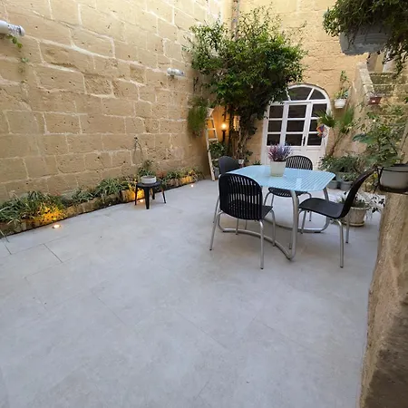 Gasthuis Traditional Maltese House In Centre Of Town